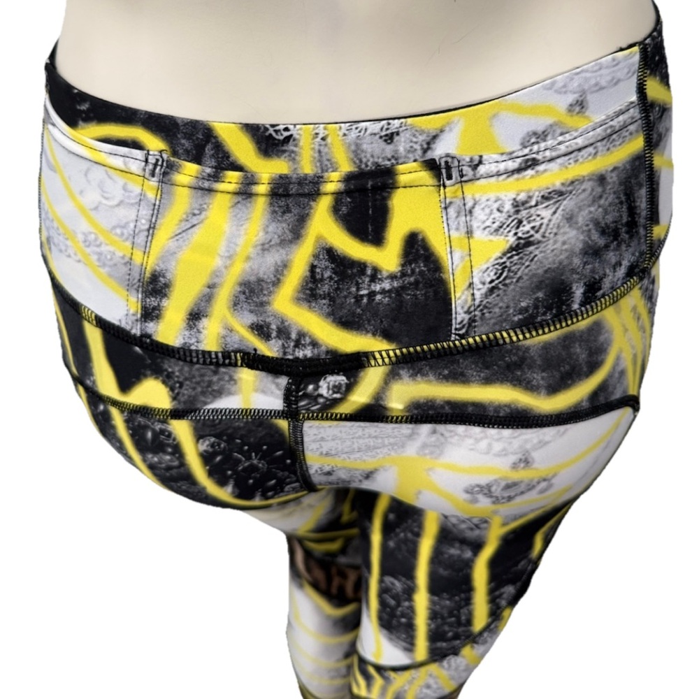 NWT Twin Fantasy Queen Print Panel Legging M Italian Fabric $249 Retail - Picture 3 of 16